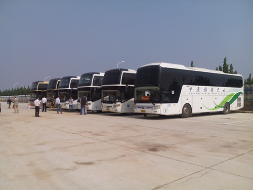 鄭州豪華大巴車出租車隊，鄭州大巴車出租-宇通59座旅游大巴車
